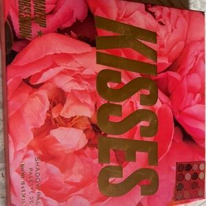Kisses eyeshadow